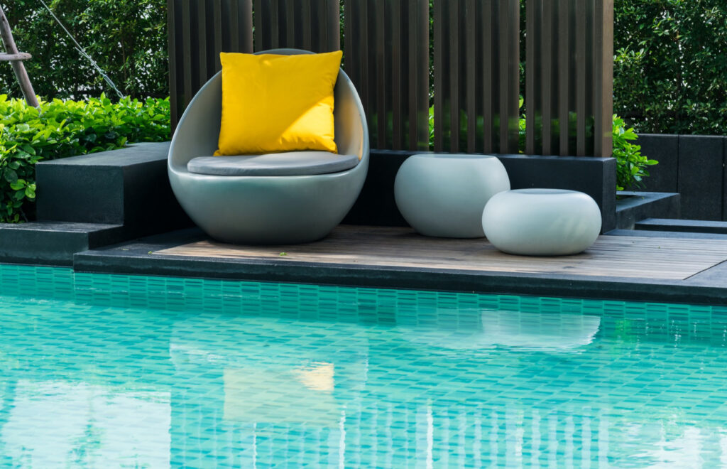 Relaxing-chairs-with-pillows-beside-swimming-pool